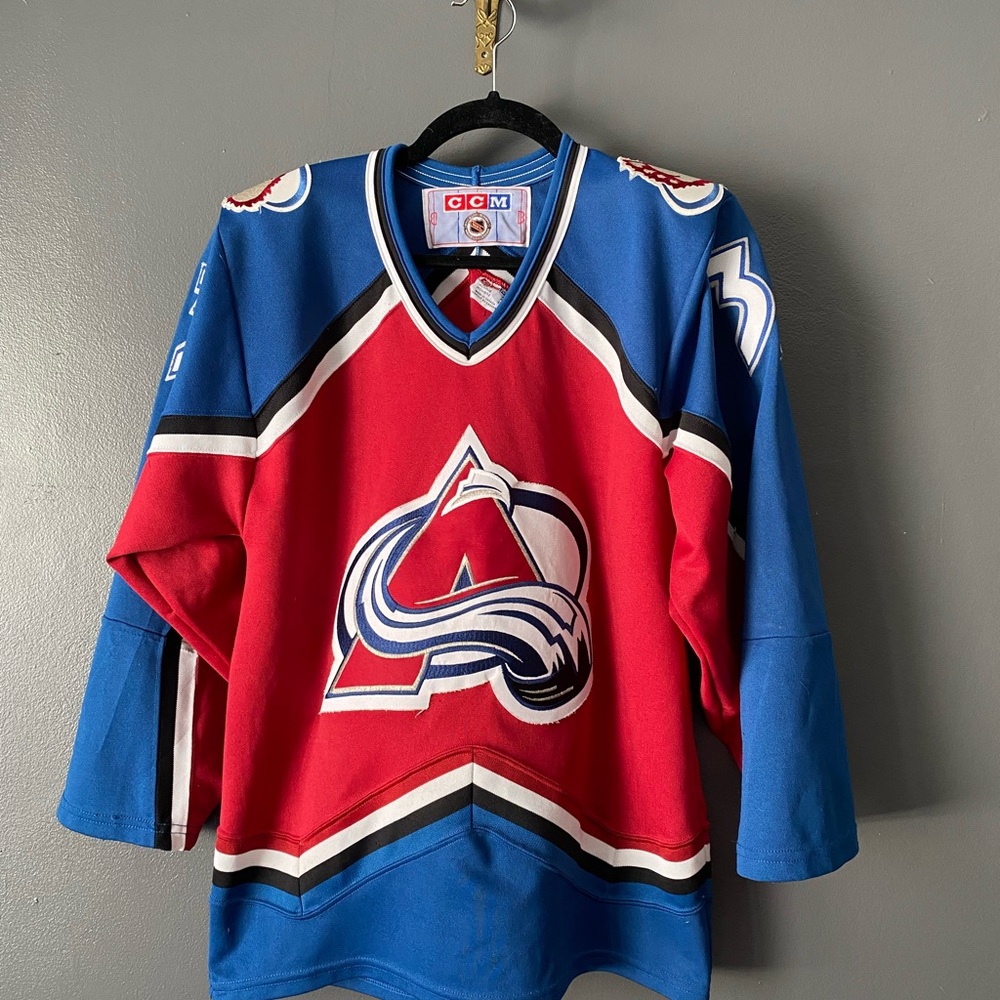 Vintage CCM NHL Colorado Avalanche Jersey #33 Patrick Roy.